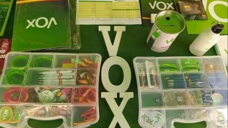 Fiscalía archiva la denuncia del PSOE contra Vox por recibir un préstamo de un banco húngaro y recaudar dinero vía huchas