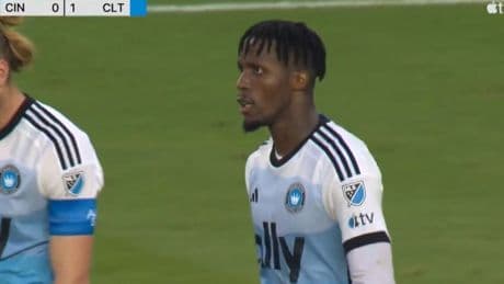 Galatasaray'ın eski yıldızı Zaha'dan muhteşem gol