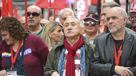 Mensaje del Gobierno &quot;a todos los fachas y ultras&quot; en el teatro sindical del 1 de mayo