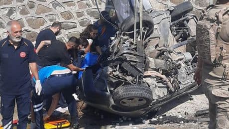 İki otomobil kafa kafaya çarpıştı: 2'si ağır 7 yaralı