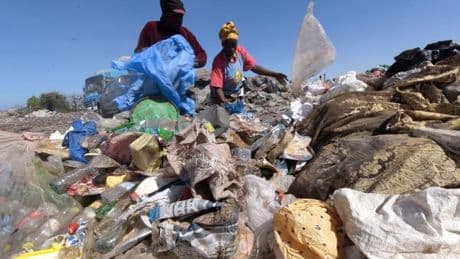 “Colonialisme des déchets” : l’Afrique fait entendre sa voix contre la pollution plastique