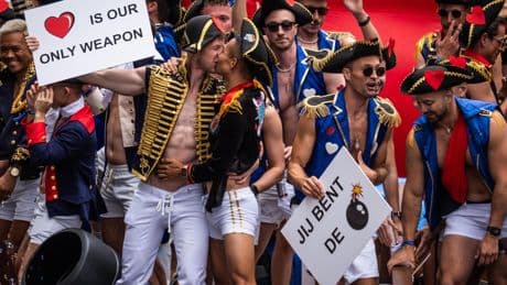 Feest en politieke statements op Pride-botenparade: ’De boodschap is liefde’
