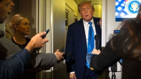 Trump dice que Irán debe “rendirse del todo” tras irse precipitadamente de la cumbre del G-7
