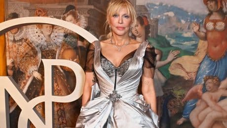 Courtney Love habla sobre su situación sentimental a los 60 años: &quot;Soy una libertina, somos más bien amigos con derecho a roce&quot;