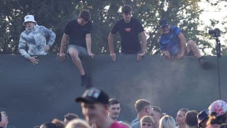 Oasis fans storm new fences at Heaton Park as they ignore security