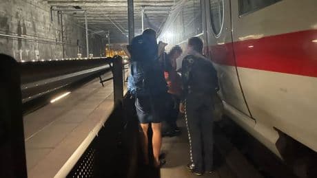 Bei totaler Dunkelheit - 400 ICE-Passagiere fünf Stunden in Tunnel gefangen