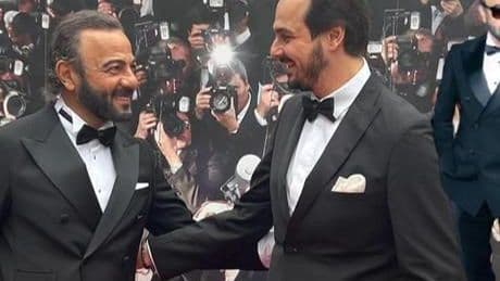 2025 Cannes Film Festivali: Kerem Alışık oğlu Sadri ile birlikte Cannes Film Festivali'nde poz verdi