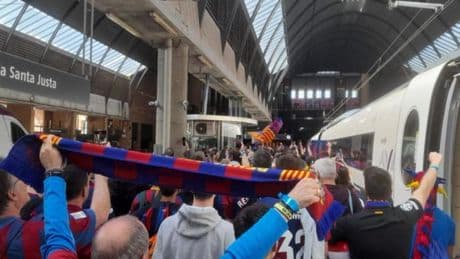 La marea azulgrana desembarca sin problemas en Sevilla