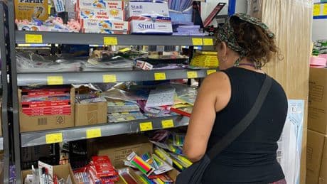 Dükkan dükkan gezdi, kuruş kuruş hesapladı ama okul alışverişinden eli boş döndü