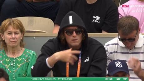 ¿Qué le decía Tsitsipas a Badosa con estos extraños gestos?