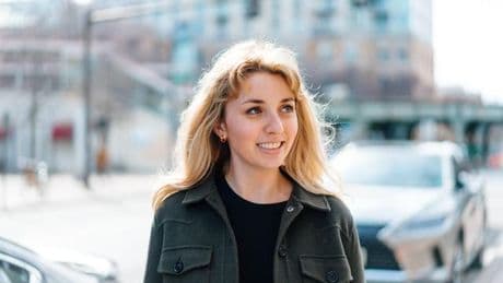 Kat Abughazaleh: "Man hat mich schon als woke Antifa-Kommunistin bezeichnet"