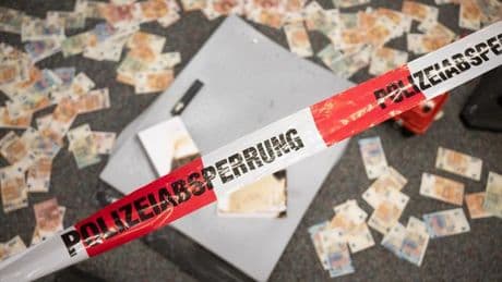 Serie von Sprengattacken: Millionenschaden bei Sprengattacken: Angeklagter schweigt