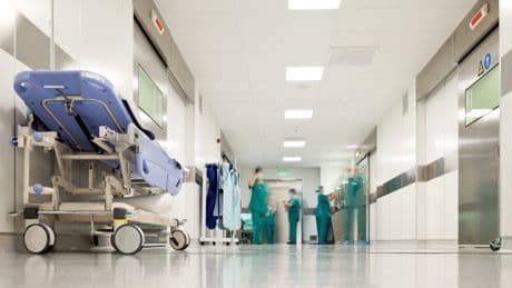 La asistencia médica en un centro privado puede ser cubierta por el sistema público
