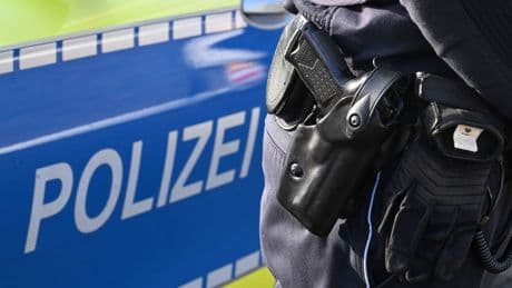 Vorfall an S-Bahnhof: Bewaffneter Mann von Polizisten bei München angeschossen