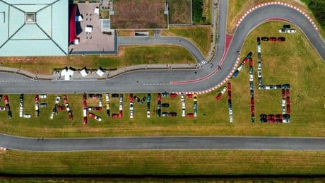 Alfa Romeo, la passione che corre sulle strade del tempo: che festa per i 115 anni del Biscione