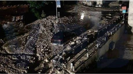 Frana a Cadore, colata di roccia sull'Alemagna: persone intrappolate nelle case, chiusa la strada per Cortina