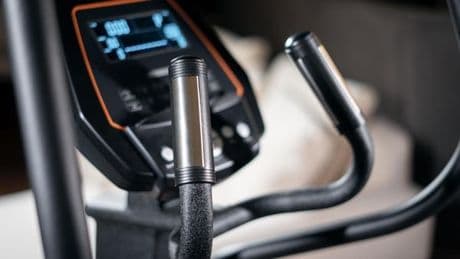 Abnehmen mit dem Crosstrainer: Experte erklärt, wie es geht