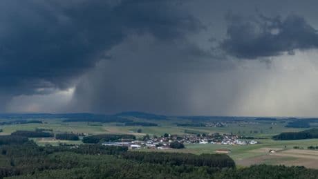 Unwetter mit Hagel, Orkan, Starkregen - Tief Tim lässt es heute richtig krachen