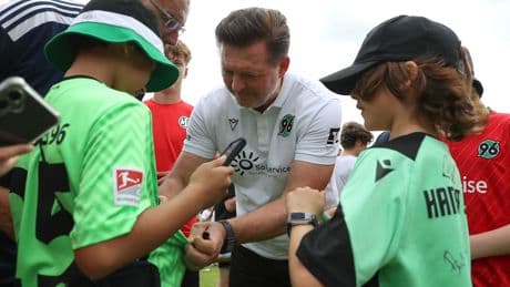 Fan-Hype um den Trainer - Titz ist der größte 96-Star