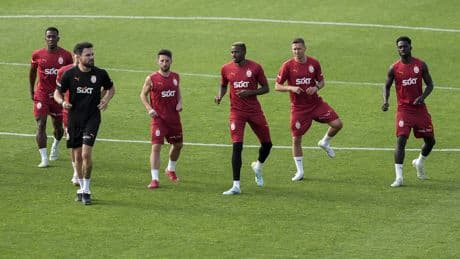 Şampiyon Galatasaray ligin son haftasına hazırlanıyor
