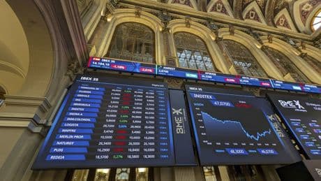 El Ibex gira al alza con la prórroga de Trump