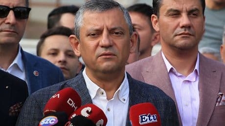 Kontrolünü kaybetti! Özgür Özel yine tehdit etti