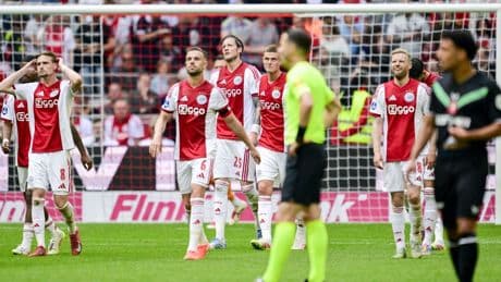 Ajax wint slotduel, maar wonder blijft uit voor ploeg van trainer Farioli