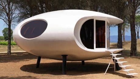 Brad Pitt compra una casa prefabricada de diseño en Girona y se la lleva a EEUU