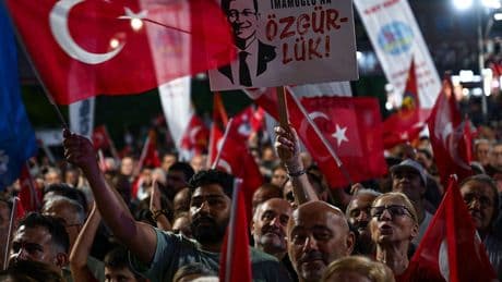 Istanbul: Festnahme eines Bezirksbürgermeisters – Razzien an 72 Orten