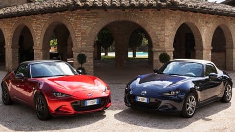 Homura e Kazari, arrivano le nuove MX-5. L'esordio tra le ?nonne? di Miataland per le roadstar di Mazda