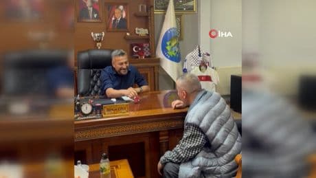 Belediye Başkanı'ndan örnek davranış: "Harcayamadığını ben harcarım" diyerek vatandaşa el uzattı
