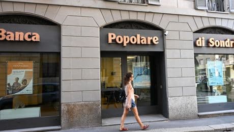 Borse Ue tirano il freno, a Milano corre Popolare di Sondrio in vista dei conti