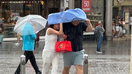 Meteoroloji uyarmıştı: İstanbul'da beklenen yağış başladı