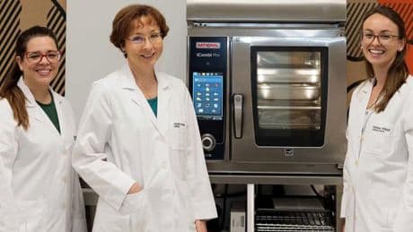 Doctora Manrique, experta en nutrición: "Cocinar al horno las croquetas elimina la acrilamida, un riesgo para la salud"