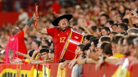 Jeder Fan kennt ihn - Spaniens größter Fußball-Trommler ist tot