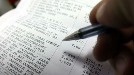 Stipendi, aumento 100 euro lordi in busta paga per 420mila lavoratori: a settembre la tranche da 20 euro. I settori interessati