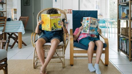 «Ils me disent que je rends ludique ce qui est imposé à l’école» : quand des grands-mères transmettent leur amour de la culture à leurs petits-enfants
