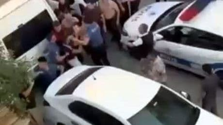 Kavga sonrası eve kaçan şüpheli camı kırdı