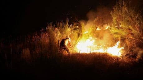 El pirómano 'nace', el incendario se hace: "Uno se queda mirando, el otro se presta voluntario para apagarlo"