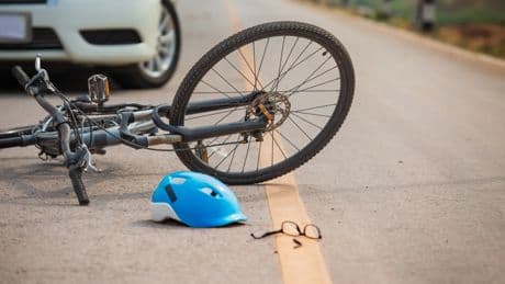 Muere un joven ciclista en una grave caída multitudinaria en la Vuelta Junior a la Ribera del Duero