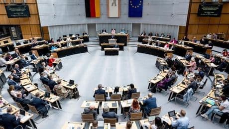 Rechtsextremer Fotograf von Tribüne im Abgeordnetenhaus verwiesen