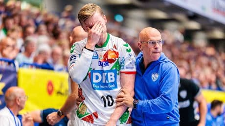 Riesenschock für Magdeburg - Verletzter Handball-Star geht unter Tränen vom Feld
