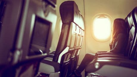 Este es el asiento más seguro en caso de accidente de avión, según la ciencia