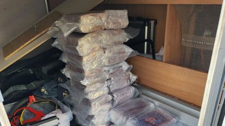 Une cinquantaine de pains de cocaïne dissimulés dans le faux plafond d’un camping-car hollandais au nord de Lyon