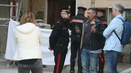 Anziano spara ai vicini e si suicida in Valtellina, due feriti