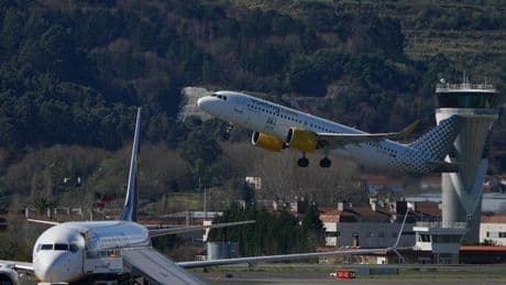 Los hinchas ingleses dejan a Bilbao sin conexión aérea con Madrid, Barcelona, Mallorca o Málaga