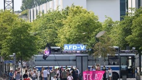 Alice Weidel im ARD-Sommerinterview: Der Bus, der die AfD verfolgt