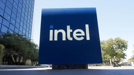 Operación salvar Intel: Trump estudia "nacionalizar" el gigante de los chips para evitar su caída