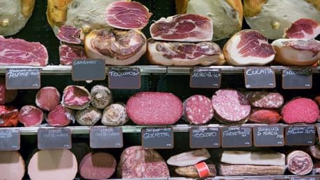 Ernährungsexpertin zeigt - Diese 5 Lebensmittel bremsen den Muskelaufbau