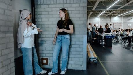 Examens zijn begonnen en dat betekent: een recordaantal klachten bij het LAKS. ‘Ik was rustig aan het lezen, toen ging iemand naast me blauwe bessen eten’